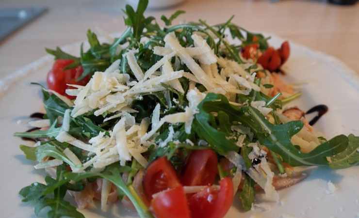 cena rucola e pomodorini