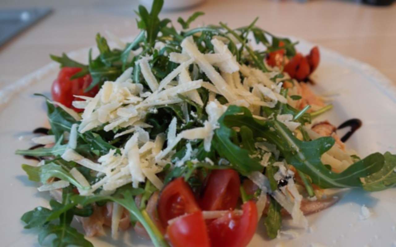 cena rucola e pomodorini