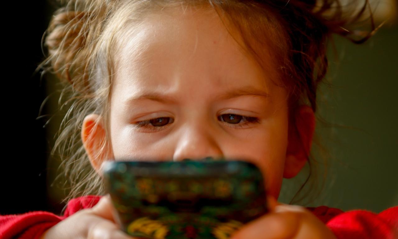 bambini schermo smartphone